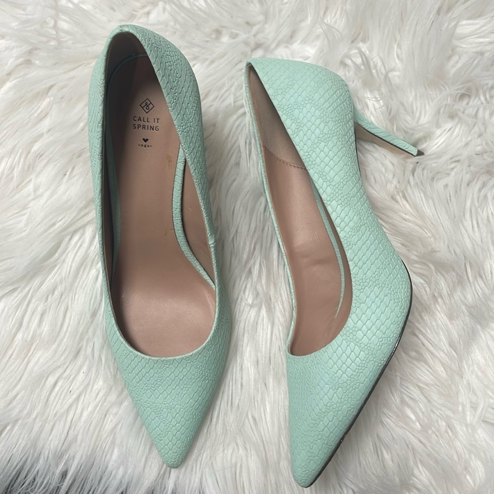 Call It Spring chic Mint Green Vegan Leather Snakeskin Pointy Toe Heels Size 9